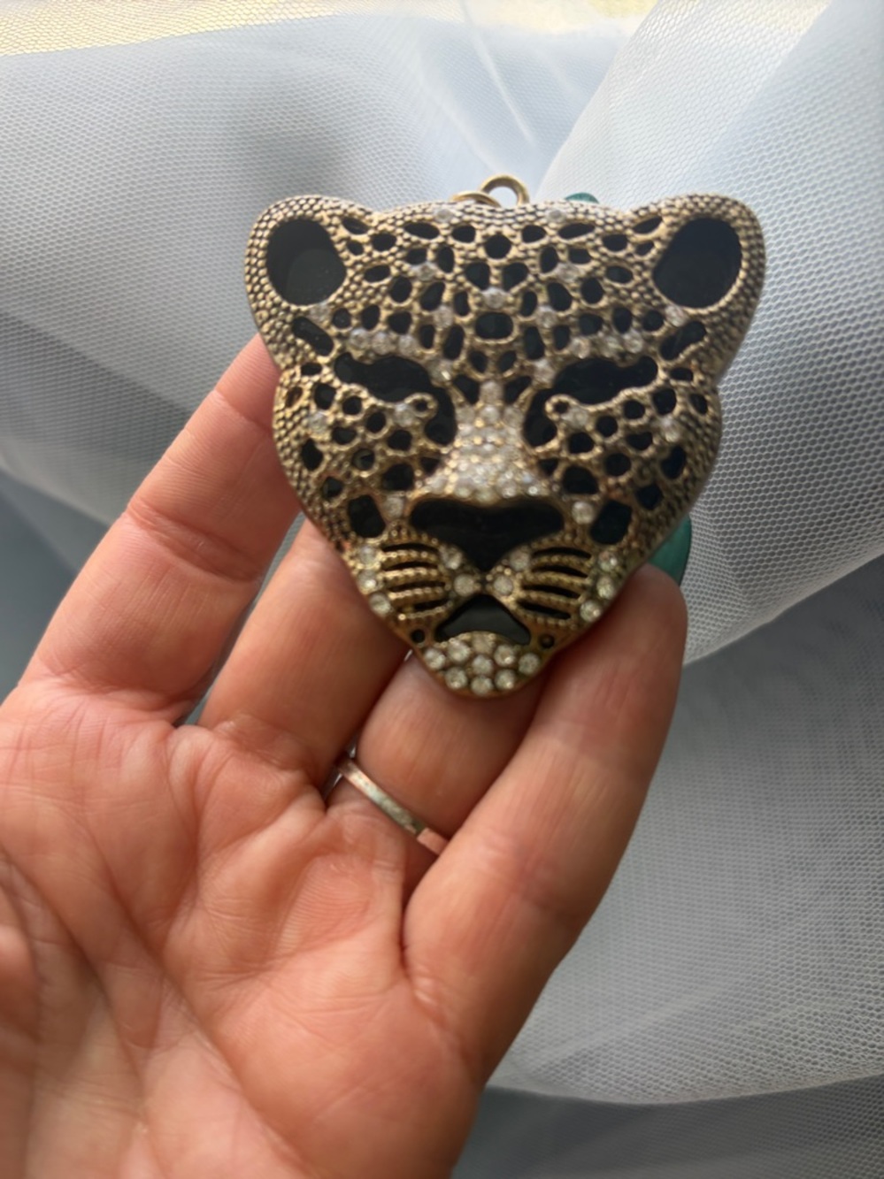 Gorgeous Rhinestone Leopard Pendant Black and Gold - Picture 6 of 8